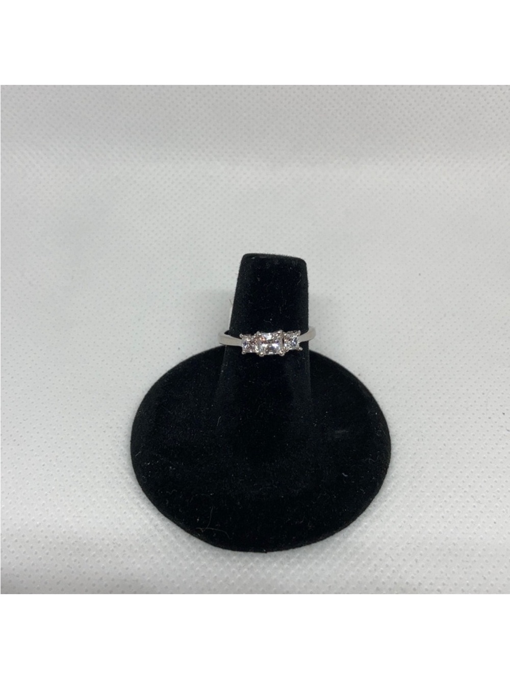 *Swarovski Crystal 3 Princess Cut Stones Platinum Overlay Silver Ring J3